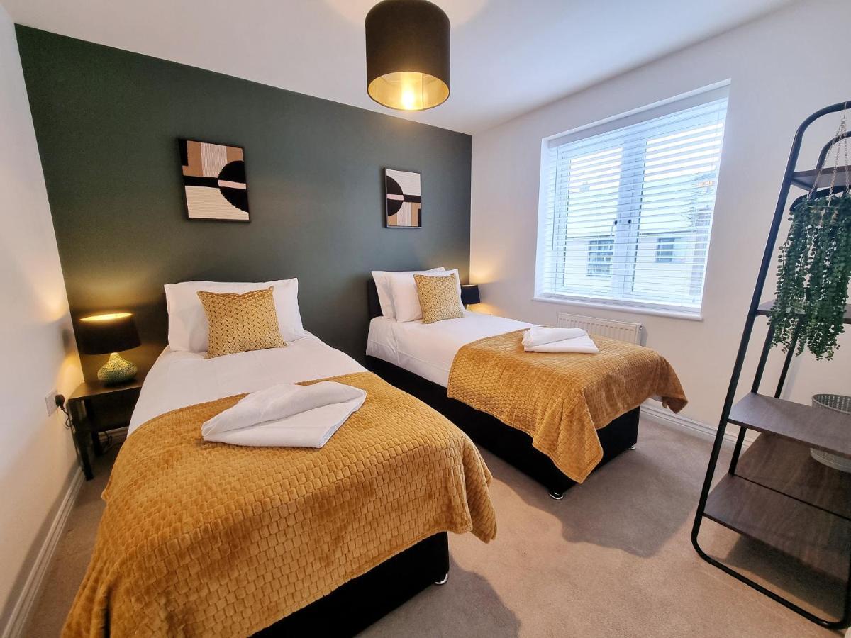 Modern & Spacious 3 Bedrooms And 2 Bathrooms Home, Free Parking! Кембридж Екстер'єр фото