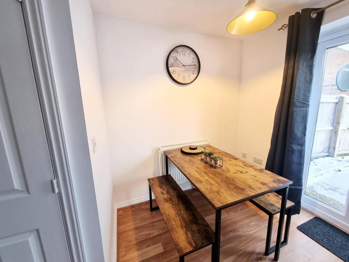 Modern & Spacious 3 Bedrooms And 2 Bathrooms Home, Free Parking! Кембридж Екстер'єр фото
